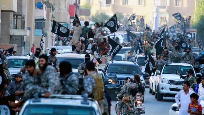 Chiến binh khủng bố IS tụ tập ở Raqqa ăn mừng chiến thắng