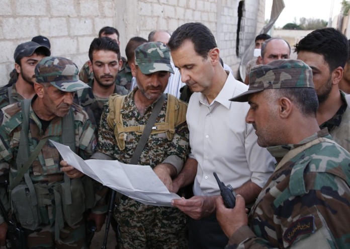 Tổng thống Syria Al-Assad xem sơ đồ trận tuyến Đông Ghouta