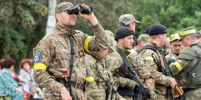 Nhóm binh sĩ Ukraine trong lực lượng ATO