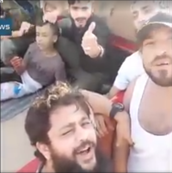 Thủ lĩnh chiến trường của al-Zenki có mặt trên chiếc xe chở em bé Palestinia 
