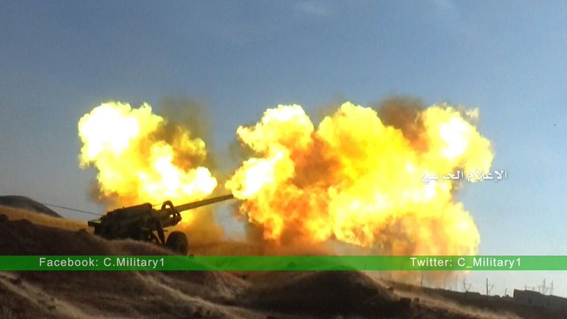Pháo binh quân đội Syria khai hỏa trên chiến trường Aleppo