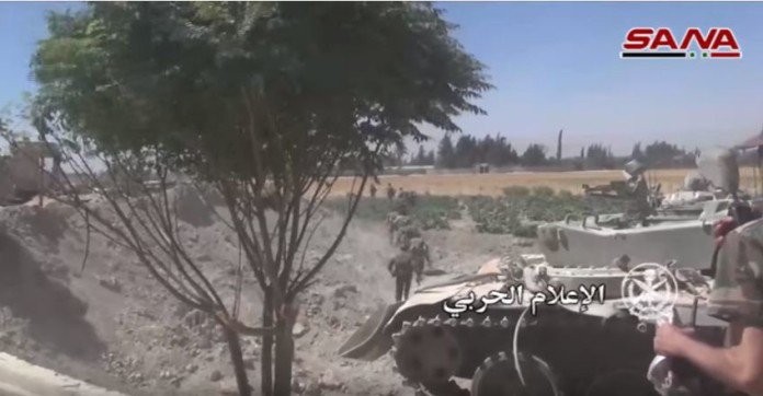 Xe thiết giáp quân đội Syria tiến vào vùng Đông Ghouta