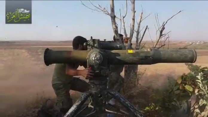 Chiến binh Hồi giáo cực đoan sử dụng tên lửa TOW trên chiến trường Hama