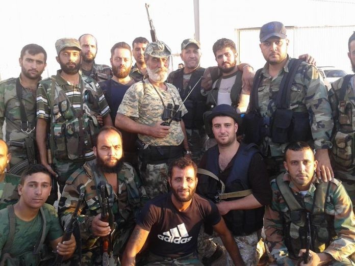 Binh sĩ quân đội Syria trên chiến trường tỉnh Hama sau trận chiến