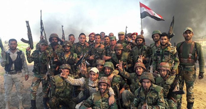 Binh sĩ quân đội Syria mừng chiến thắng quận Al-Ramouseh 