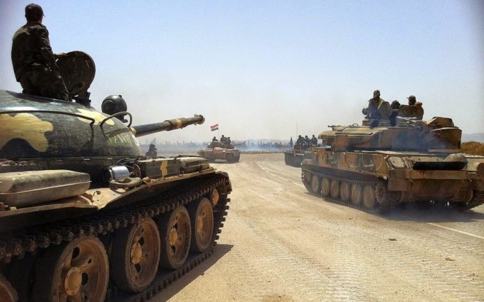 Xe tăng quân đội Syria trên tuyến đường quốc lộ