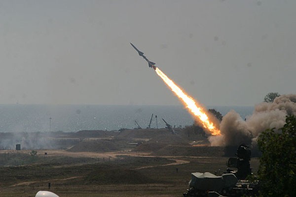 Tổ hợp S-75 Dvina phóng tên lửa