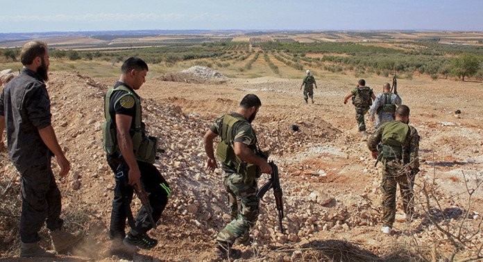 Bộ binh Syria cơ động chiến đấu ở Hama