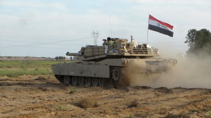 Xe tăng của sư đoàn thiết giáp số 9 quân đội Iraq tấn công trên hướng thành phố Mosul