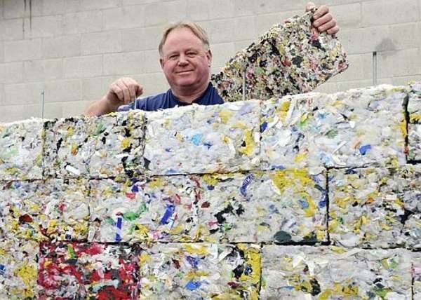 Gạch nhựa phế thải của Peter Lewis 