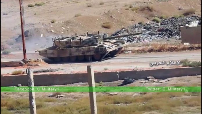 Xe tăng quân đội Syria tấn công trên chiến tuyến Tây Ghouta