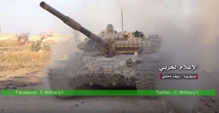 Xe tăng quân đội Syria tấn công trên chiến trường Đông ghouta