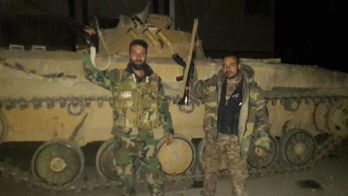 Binh sĩ quân đội Syria trên chiến trường Hama