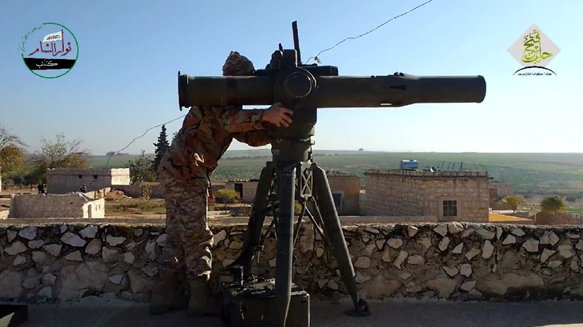 Chiến binh al-Zenki sử BGM-71 TOW của Mỹ ở Aleppo