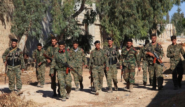 Binh sĩ quân đội Syria tiến vào khu phố đã giải phong ở Aleppo