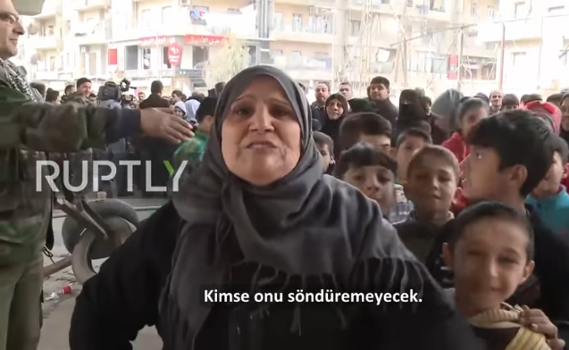 Người dân di tản ra khỏi vùng chiến sự khu phố cổ Aleppo