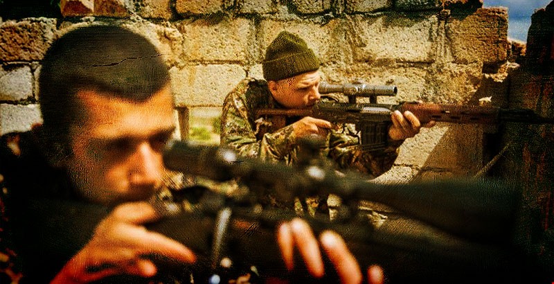 Binh sĩ quân đội Syria phòng thủ ở Deir ez Zor