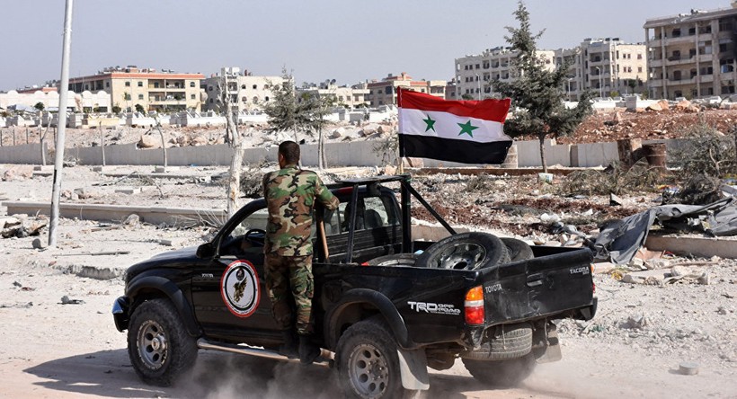 Binh sĩ quân đội Syria trên đường phố Aleppo sau giải phóng