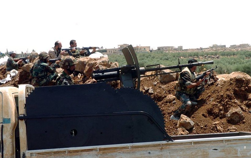 Binh sĩ quân đội Syria chiến đấu ác liệt với al-Nusra trên vùng nông thôn tỉnh Homs
