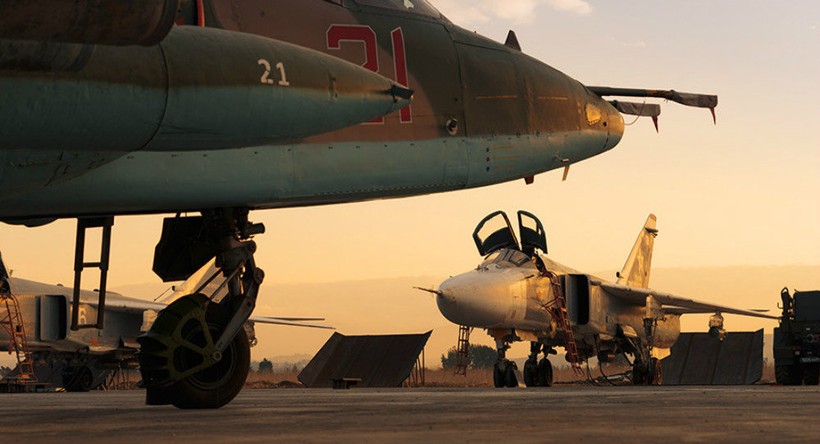 Su 25 cường kích chiến trường trên sân bay quân sự Hmeymin