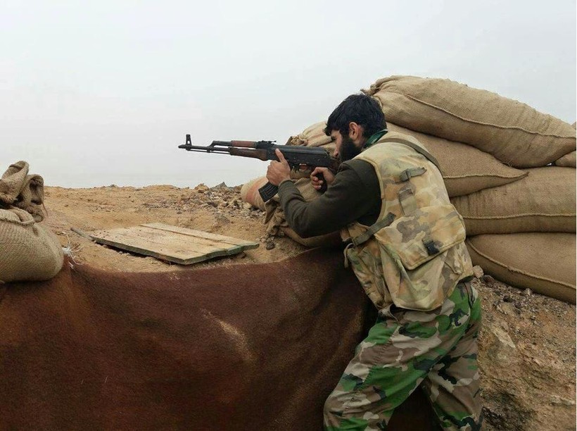 Binh sĩ quân đội Syria trên chiến trường Deir ezZor
