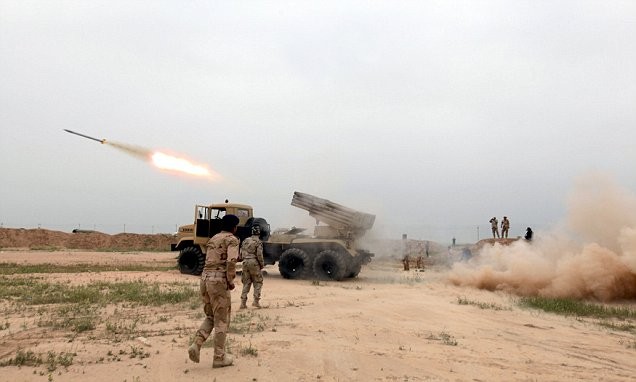 Quân đội Syria pháo kích trên chiến trường Palmyra