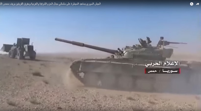 Xe tăng quân đội Syria trên chiến trường Palmyra