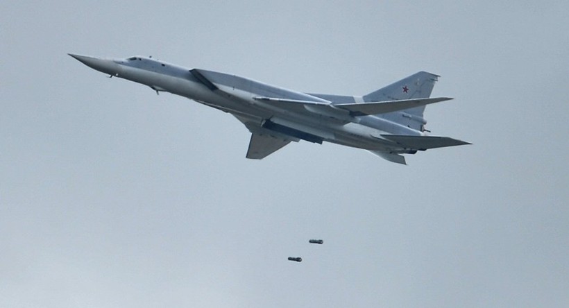 Máy bay ném bom Tu-22M3 không kích ác liệt Deir Ezzor