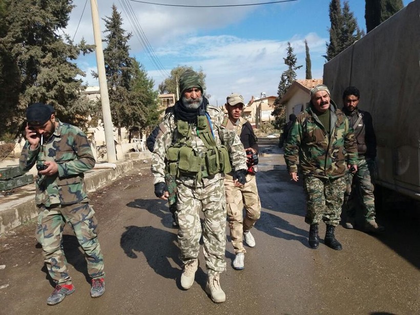 Chuẩn tướng  Issam Zaheralden và binh sĩ lực lượng Vệ binh Cộng hòa ở Deir Ezzor