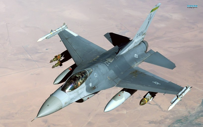 Máy bay tiêm kích đa nhiệm F-16 Fighting Falcon Mỹ