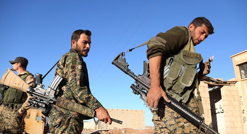 Những chiến binh thuộc lực lượng SDF trên vùng chiến sự tỉnh Raqqa
