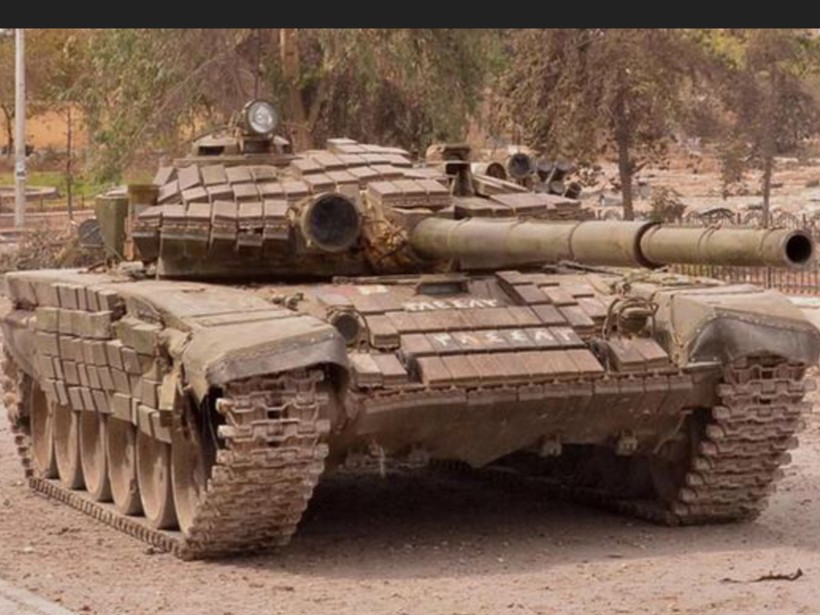 Xe tăng quân đội Syria trên chiến trường Deir Ezzor