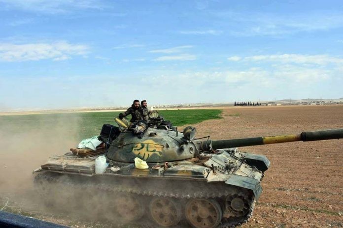 Binh sĩ quân đội Syria tấn công trên chiến trường phía đông Aleppo