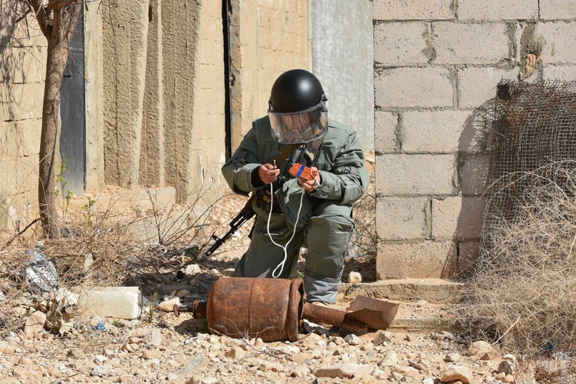 Công binh Nga rà phá bom mìn ở Palmyra