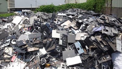 Năm 2014, châu Á thải ra 16 triệu tấn rác thải điện tử.