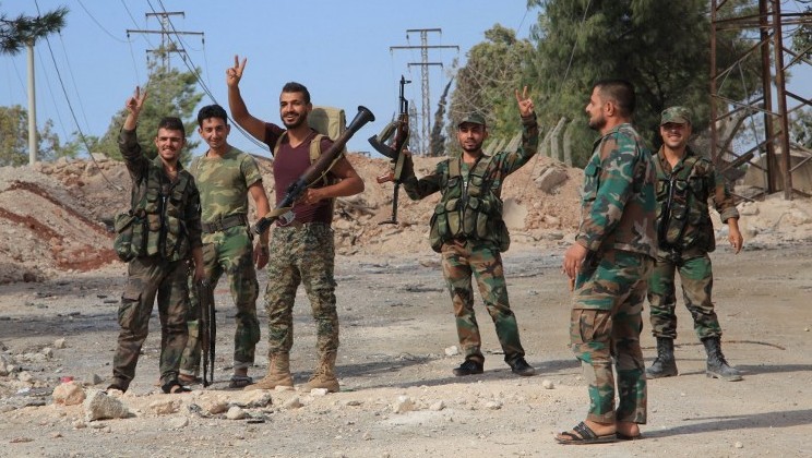 Binh sĩ quân đội Syria trên những ngôi làng vừa giải phóng