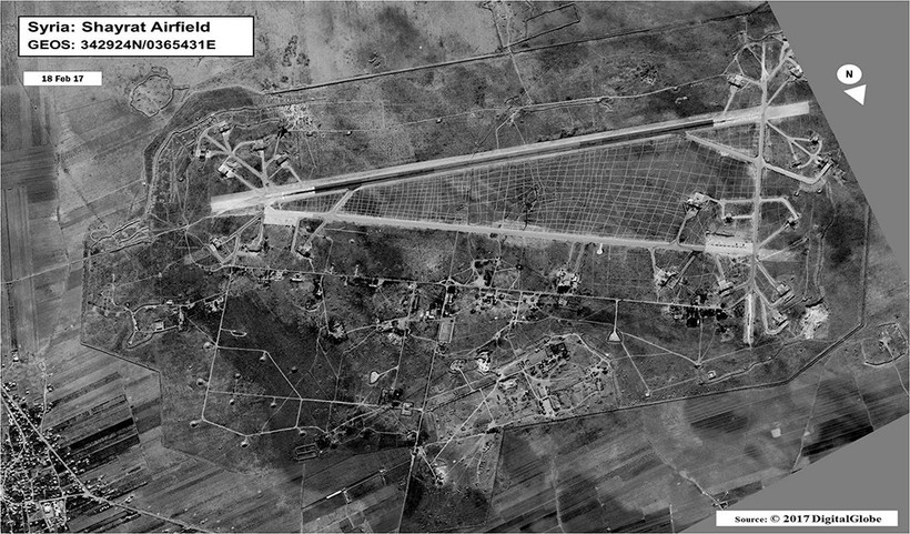 Không ảnh vệ tinh ghi lại vụ tập kích tên lửa Tomahawk vào sân bay Syria