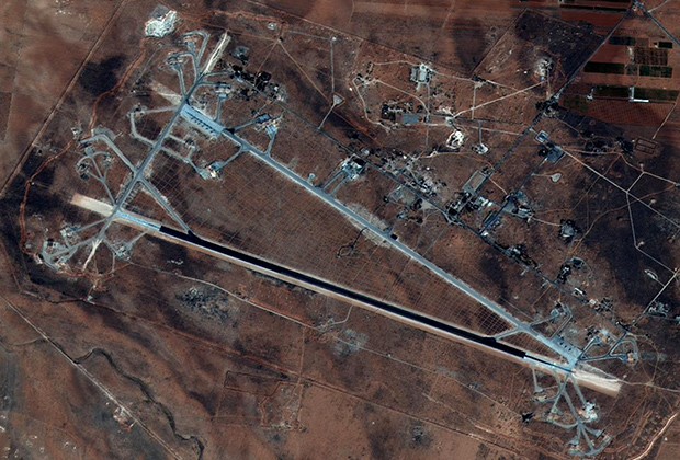 Sân bay quân sự Syria sau cuộc tập kích bằng tên lửa Tomahawks