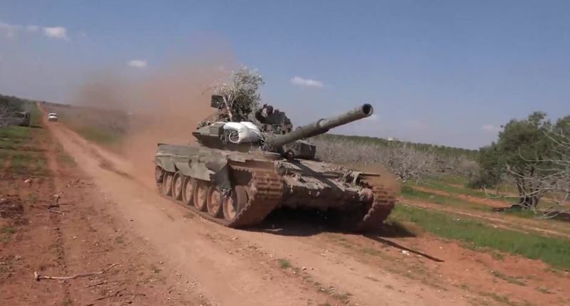 Xe tăng T-90 quân đội Syria tiến công trên chiến trường Hama