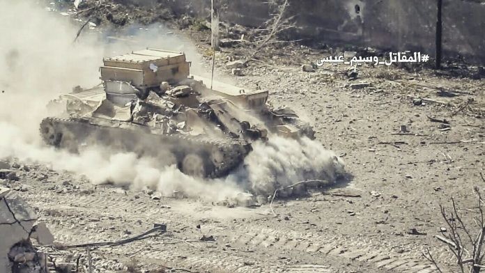 Xe thiết giáp quân đội Syria ở Damascus