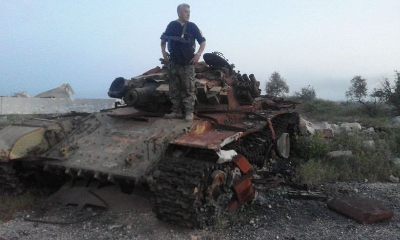 Xe tăng phiến quân bị phá hủy trên chiến trường Hama