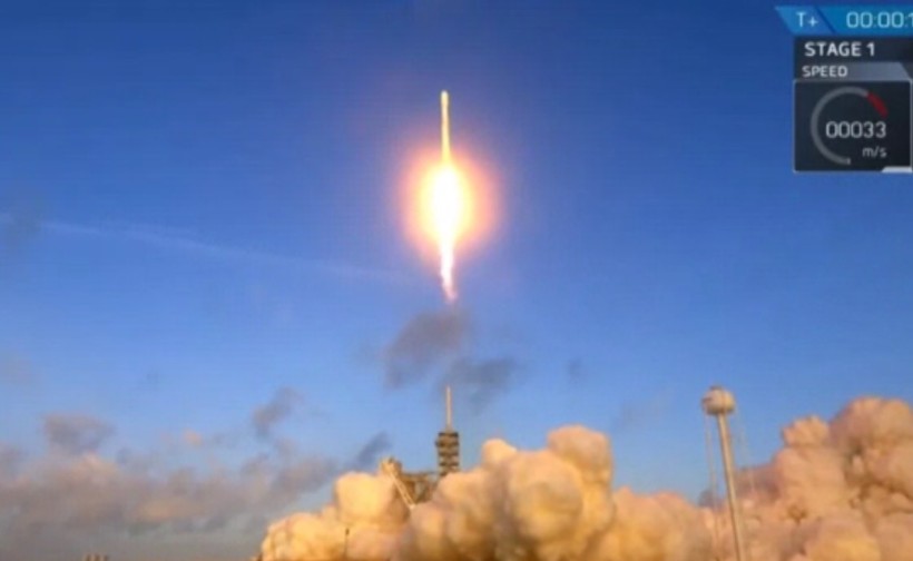 Tên lửa Falcon 9 được phóng đi từ sân bay vũ trụ ở Florida, Mỹ
