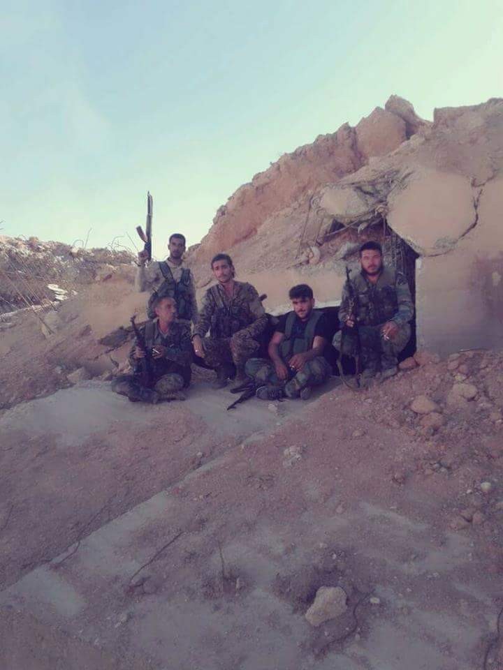 Binh sĩ quân đội Syria trên sân bay Jirah, Aleppo