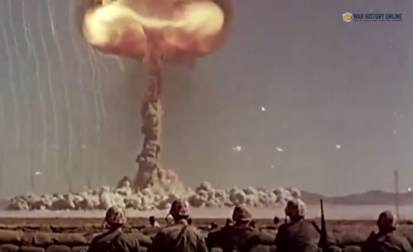 Video giải mật, Mỹ thử nghiệm vũ khí hạt nhân với binh sĩ thực trên chiến trường