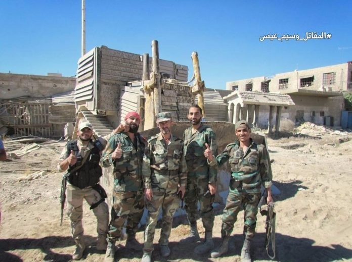 Binh sĩ lữ đoàn 105 Vệ binh Cộng hòa trên chiến trường ngoại ô Damascus sau trận chiến Al-Qaboun
