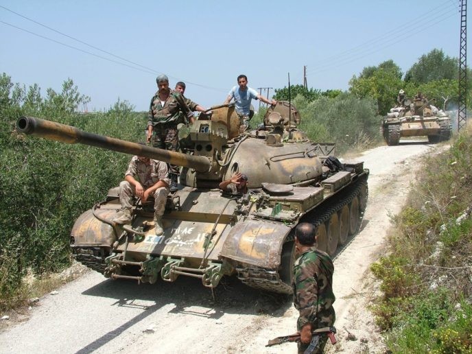 Xe tăng quân đội Syria trên chiến trường Sweida