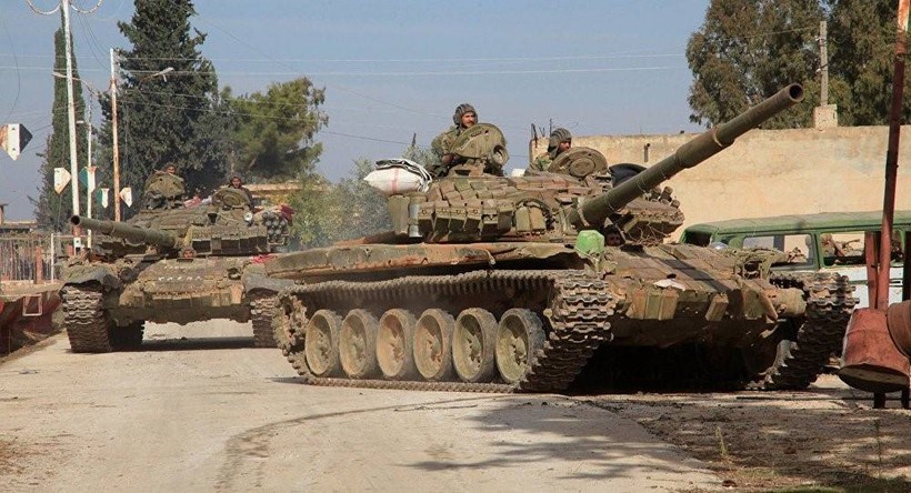 Xe tăng quân đội Syria trên vùng các quận ngoại ô Damascus