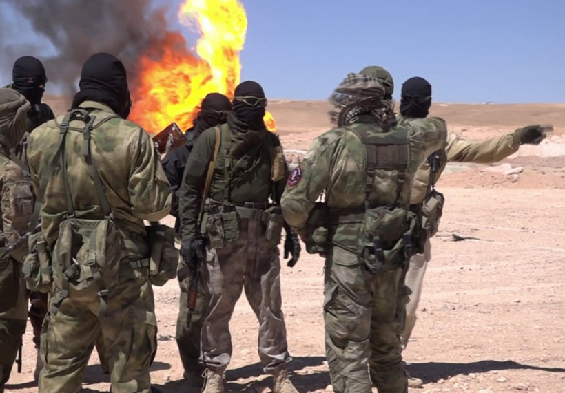 Binh sĩ lực lượng Săn IS trên chiến trường sa mạc Palmyra