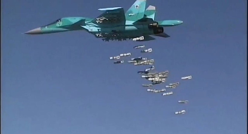 Máy bay ném bom Su-34 không kích trên chiến trường Syria