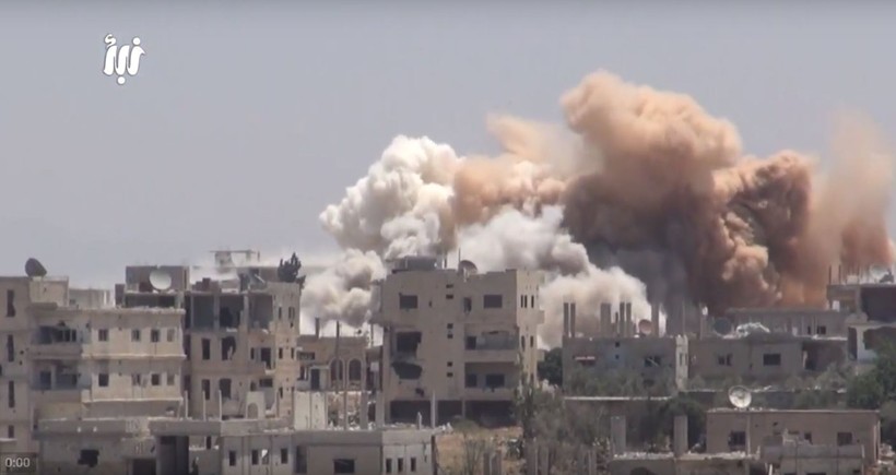 Hỏa lực kinh hoảng của các cuộc không kích và pháo kích bằng tên ở của sư đoàn cơ giới số 5 đánh vào Daraa